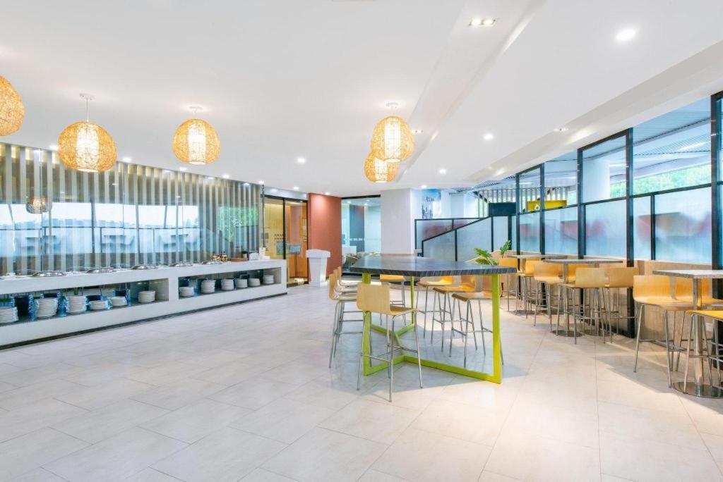 Holiday Inn Express Yangzhou City Center By Ihg Экстерьер фото